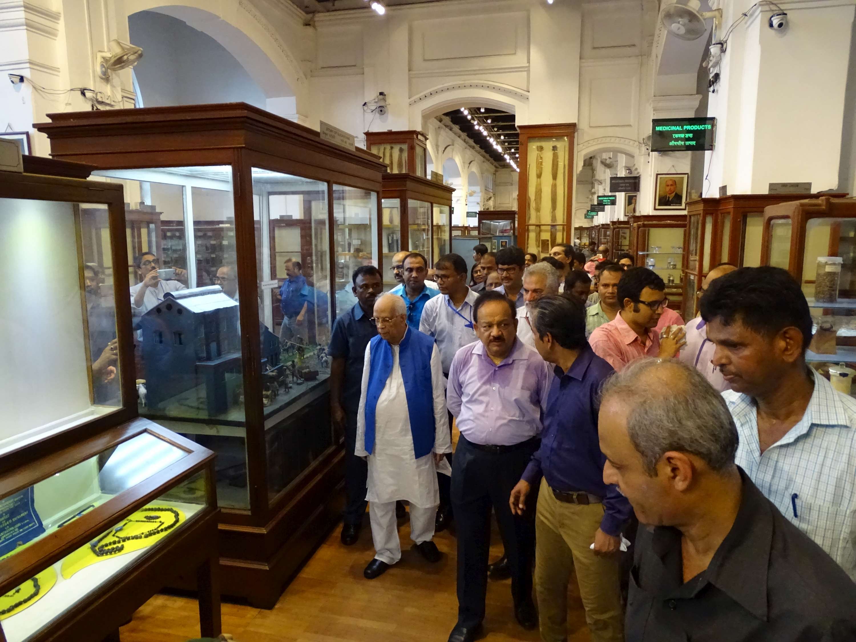 Dignitaries visiting the Botanical Gallery